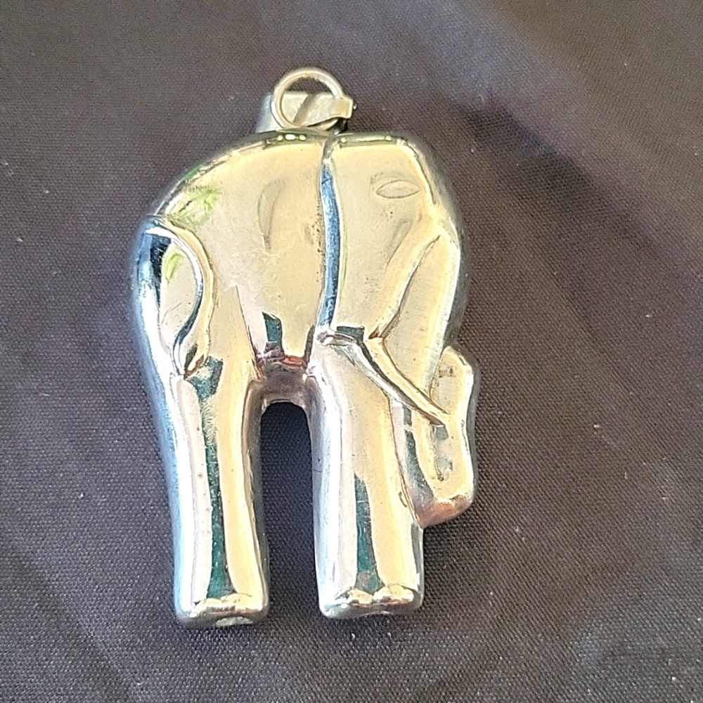 Sterling silver Elephant pendant
